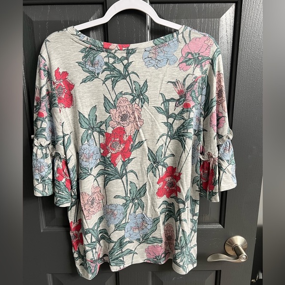 Cupio Tops - Women’s short Sleeve Floral Top size extra-large colors blue pink dark pink gray